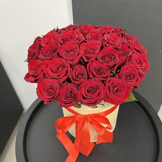 Красные розы в коробке 31шт