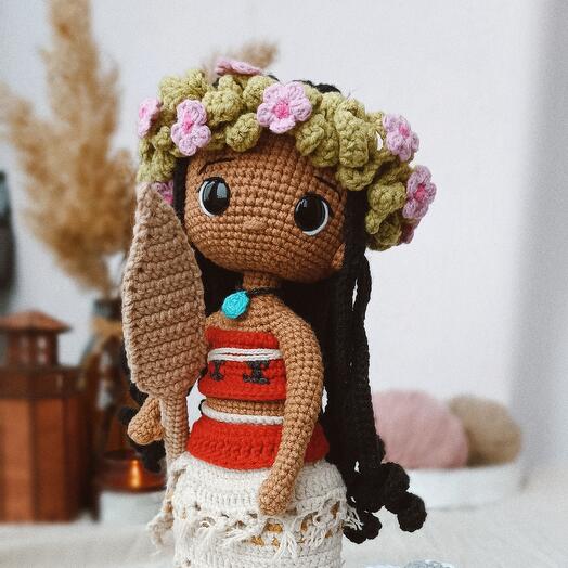 Вязаная интерьерная кукла Моана