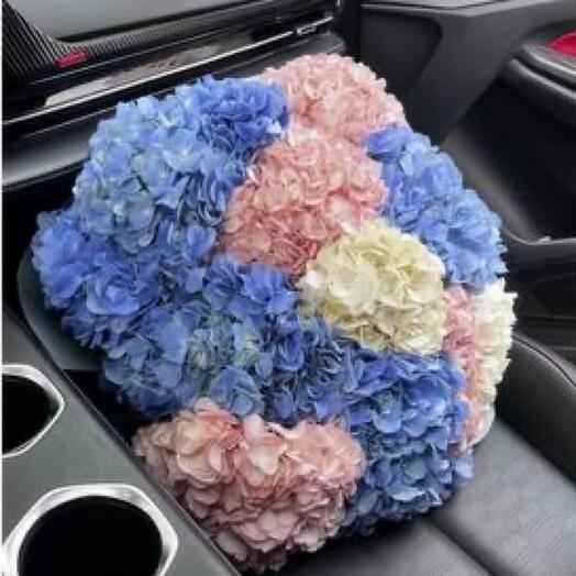 Монобукет из 15 шикарных гортензий