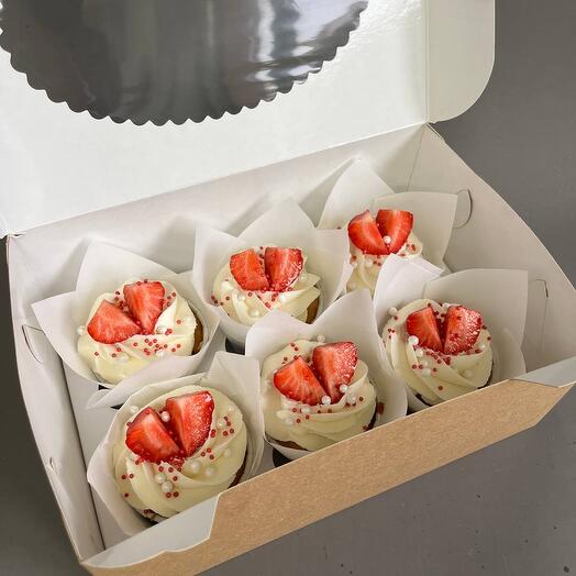 Капкейки со свежей клубникой🍓