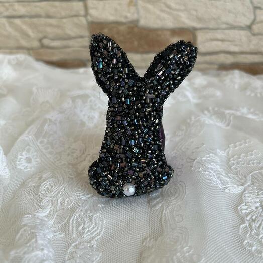 Брошь зайка черная