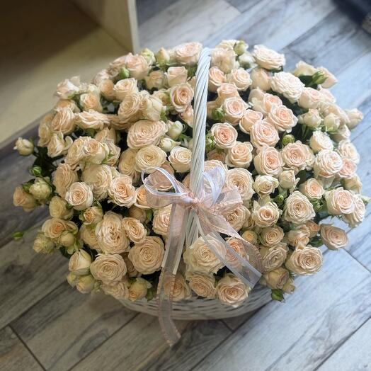 Корзина из 51 кустовой розы