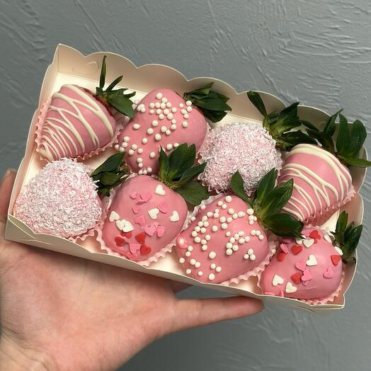 Клубника в шоколаде розовая 8шт
