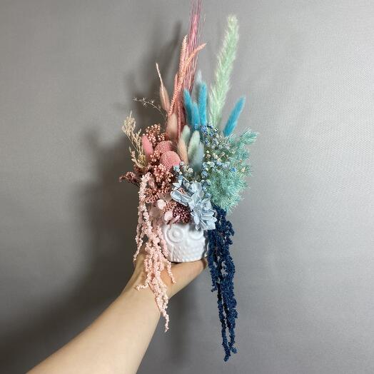 Оригинальная композиция совушка в голубых и розовых оттенках