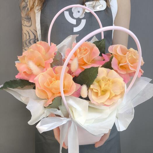 Handbag with peach French roses