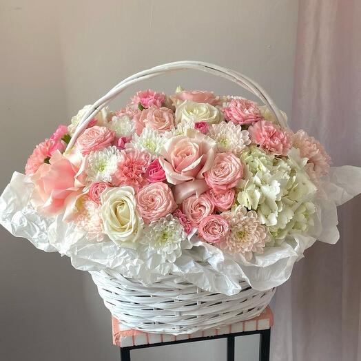 Корзина с цветами🌸🌸