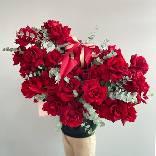 Красные французские розы в корзине L