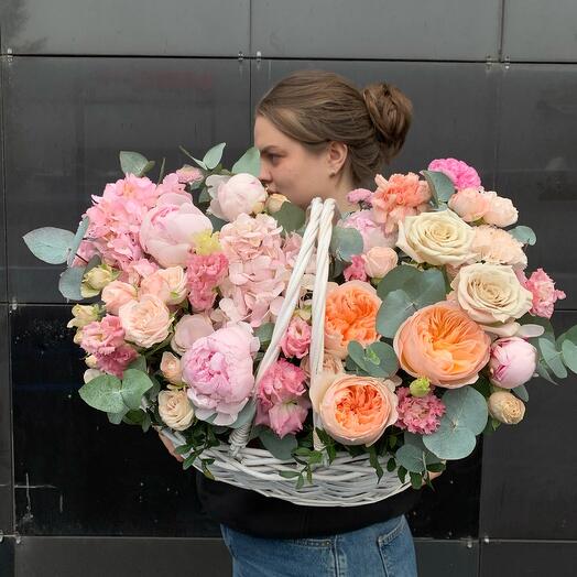 Корзина с цветами «персиковое вино» 🌸