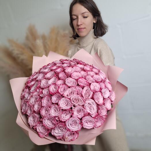 Букет 101 розы в светлой упаковке