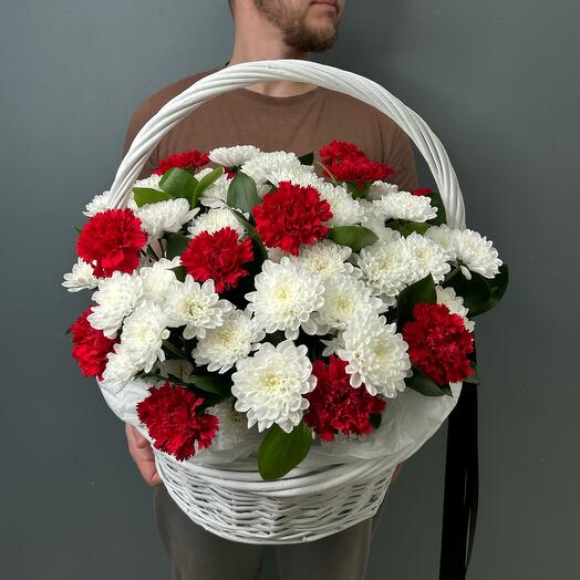 Траурная корзина с хризантемой и гвоздикой