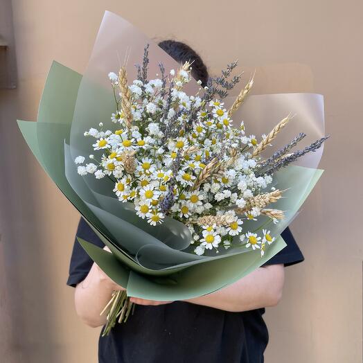 Букет из гипсофилы, ромашек, лаванды и пшеницы "Летняя поляна"