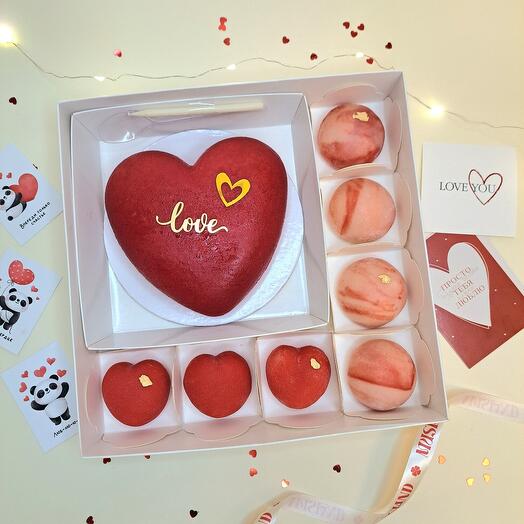 Сердце "LOVE" любимой /любимому муссовый торт и моти