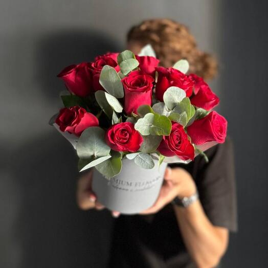🌹Композиция в шляпной коробке с розами и эвкалиптом