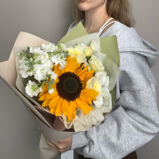 Букет с подсолнухом