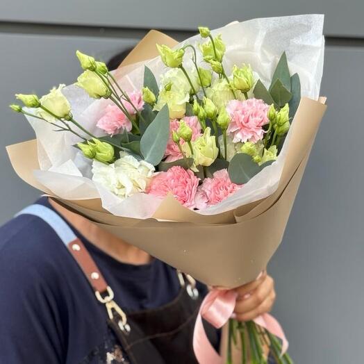 BOUQUET 001. Белая эустома розовая гвоздика эвкалипт