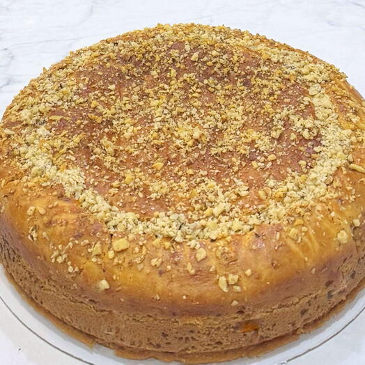 Пирог с грецким орехом и курагой