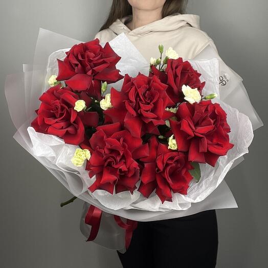 WOW Букет из 7 красных крупных французских роз и кустовых диантусов
