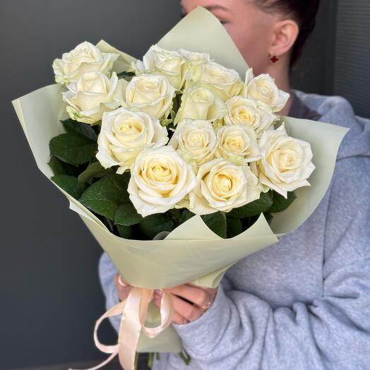 Букет из 15 белых роз