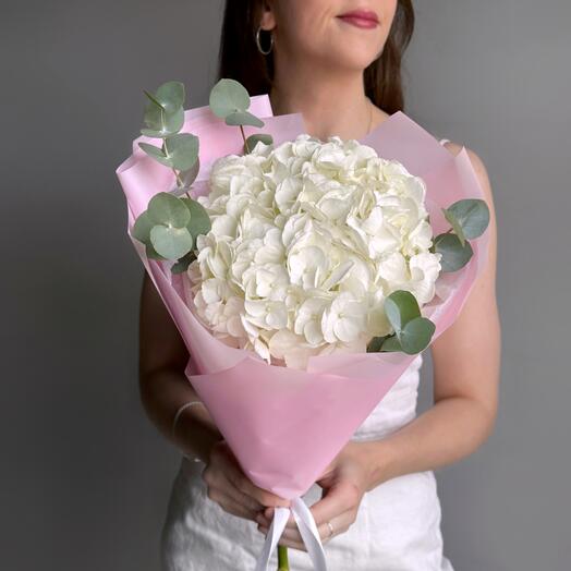 Нежный букет белая гортензия и эвкалипт