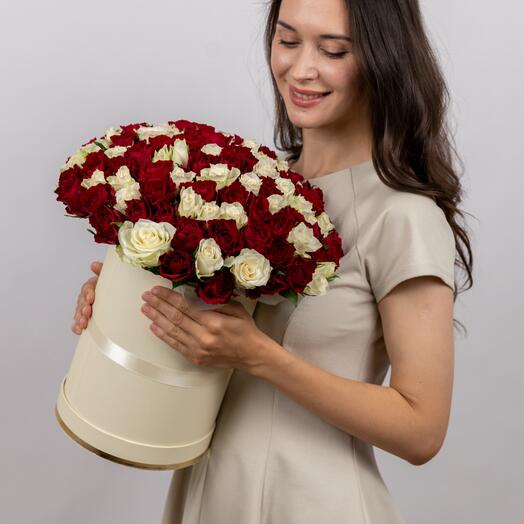 101 красная и белая роза Madam Red , Athena в коробке
