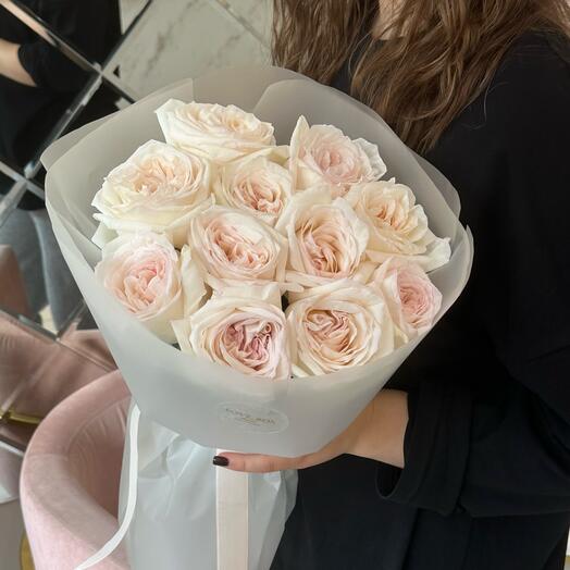 Monobucket made of peony rose