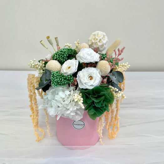 Простоит 1 год! Композиция из живых стабилизированных цветов с амарантом