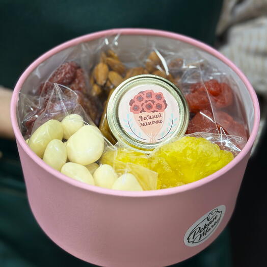 Подарочный набор с сухофруктами, орехами и медовой карамелью "Любимой мамочке"