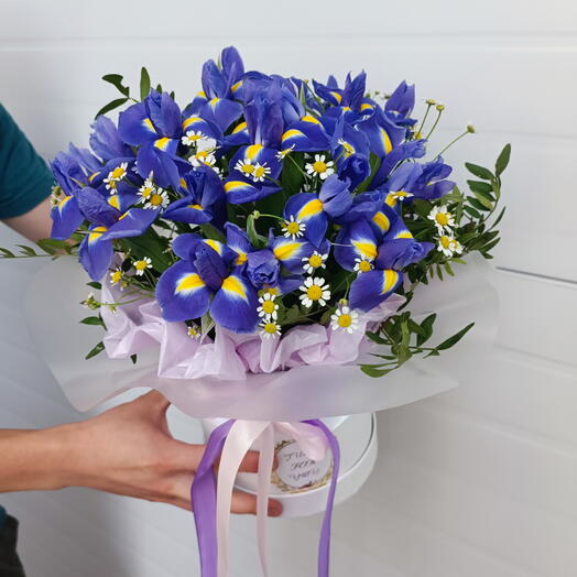 Коробочка с ирисами