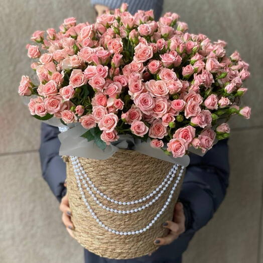 Великолепная корзина с розами