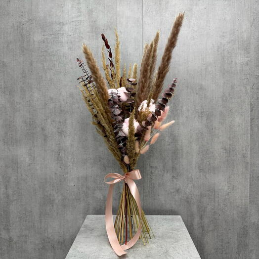 Букет из сухоцветов с эвкалиптом и хлопком