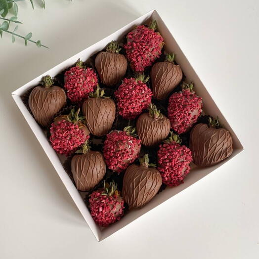 Клубника в шоколаде 🍓девушке