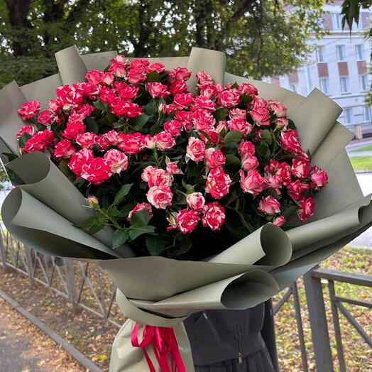 Букет из 15 кустовых роз