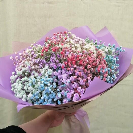 Букет из разноцветных гипсофилы