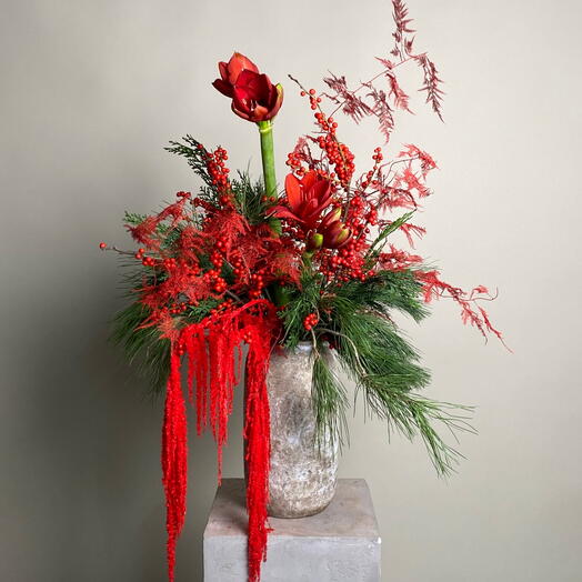 Composition in vase red