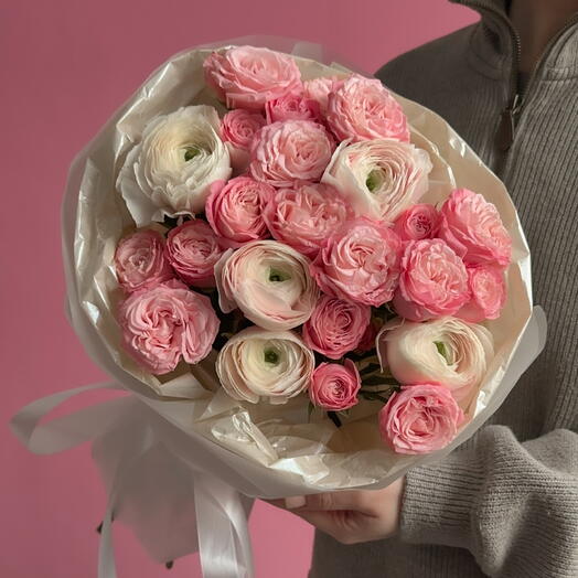 Дуо из ранункулюсов и пионовидных кустовых роз