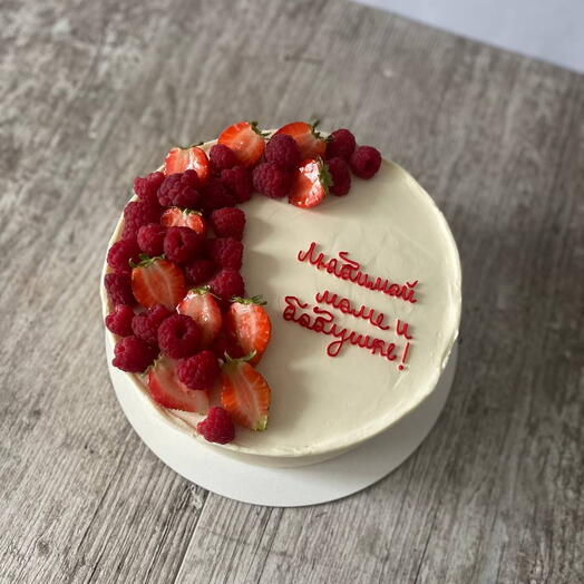 Торт с ягодами малины и клубники и вашей надписью 1,5 кг