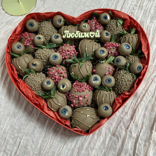 Сердце из клубники в шоколаде «Любимой»