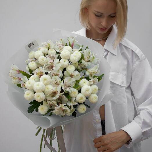 Букет из хризантем и альстромерий, M