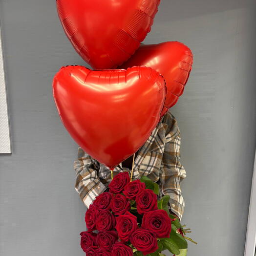 15 красных роз и 3 шара сердце комплимент для любимой