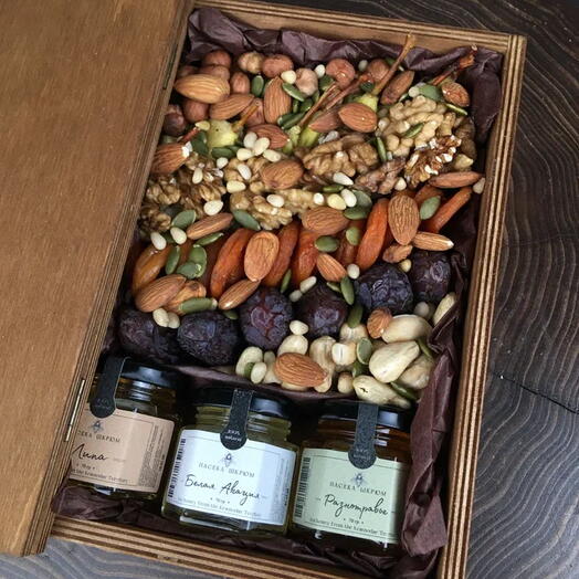 Бокс-книга с сухофруктами, орехами и крем-медом