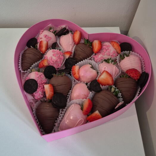Клубника в шоколаде "Романтический микс"