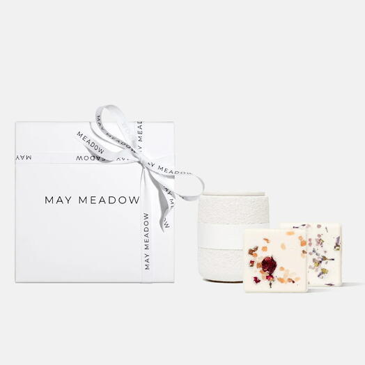 Подарочный набор Storm May Meadow. Cпа-кубы для ванны (2х150 г) и ароматическая свеча 150 мл