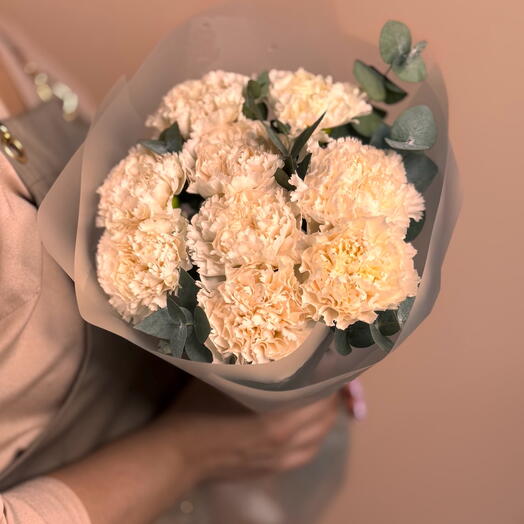 Букет из 9 кремовых гвоздик