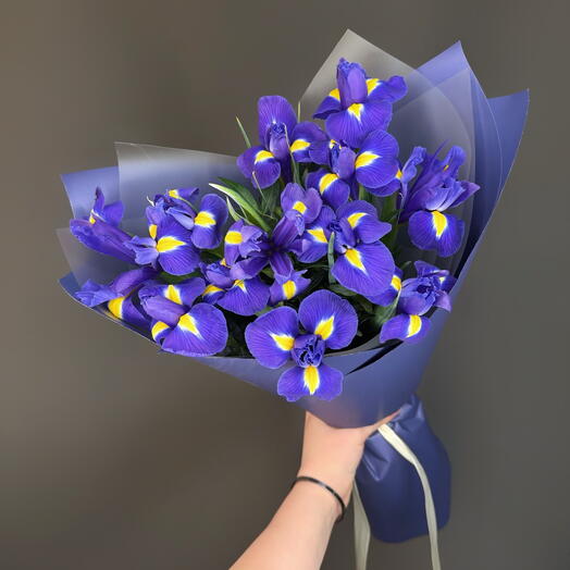 Букет из 11 ирисов