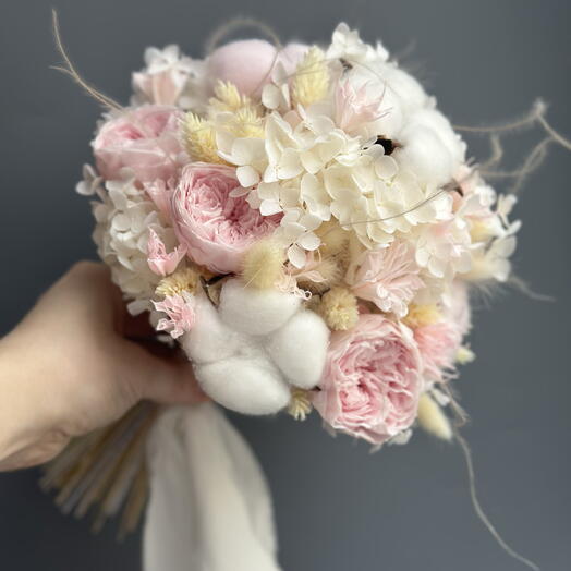 Букет невесты из стабилизированных цветов