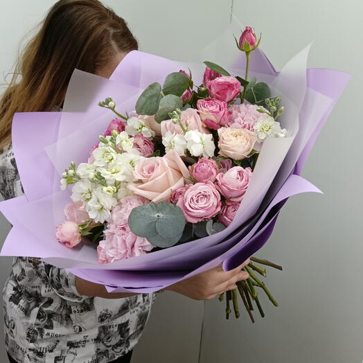 Букет роза, роза кустовая, маттиола, диантус, эвкалипт 00045