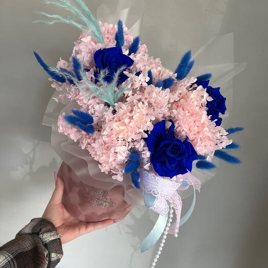 Композиция из стабилизированной синей розы и нежной гортензии💙