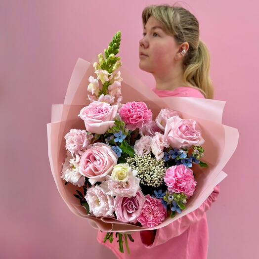 Авторский букет с пионовидными розами , озотамнусом, эустомой, оксипеталумом