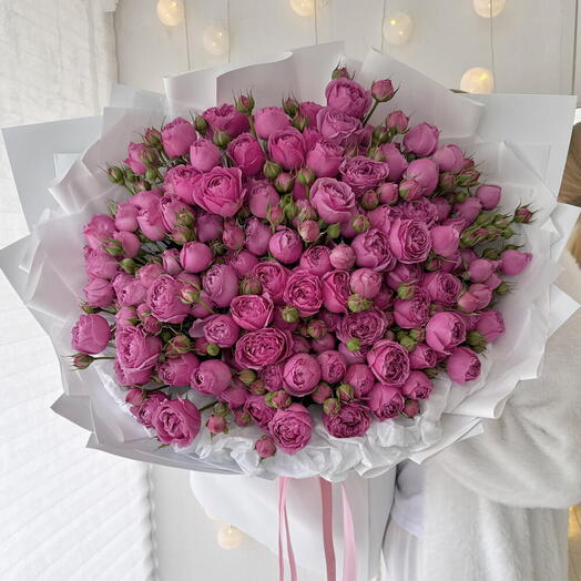 Пионовидные розовые розы в дизайнерской упаковке 🌸 Размер L