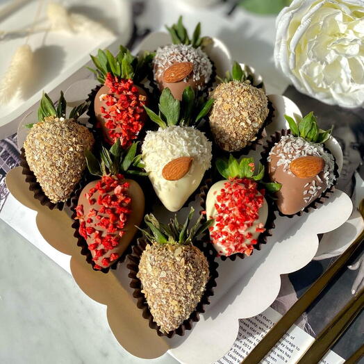 Chocolate covered strawberries, 9 pieces
